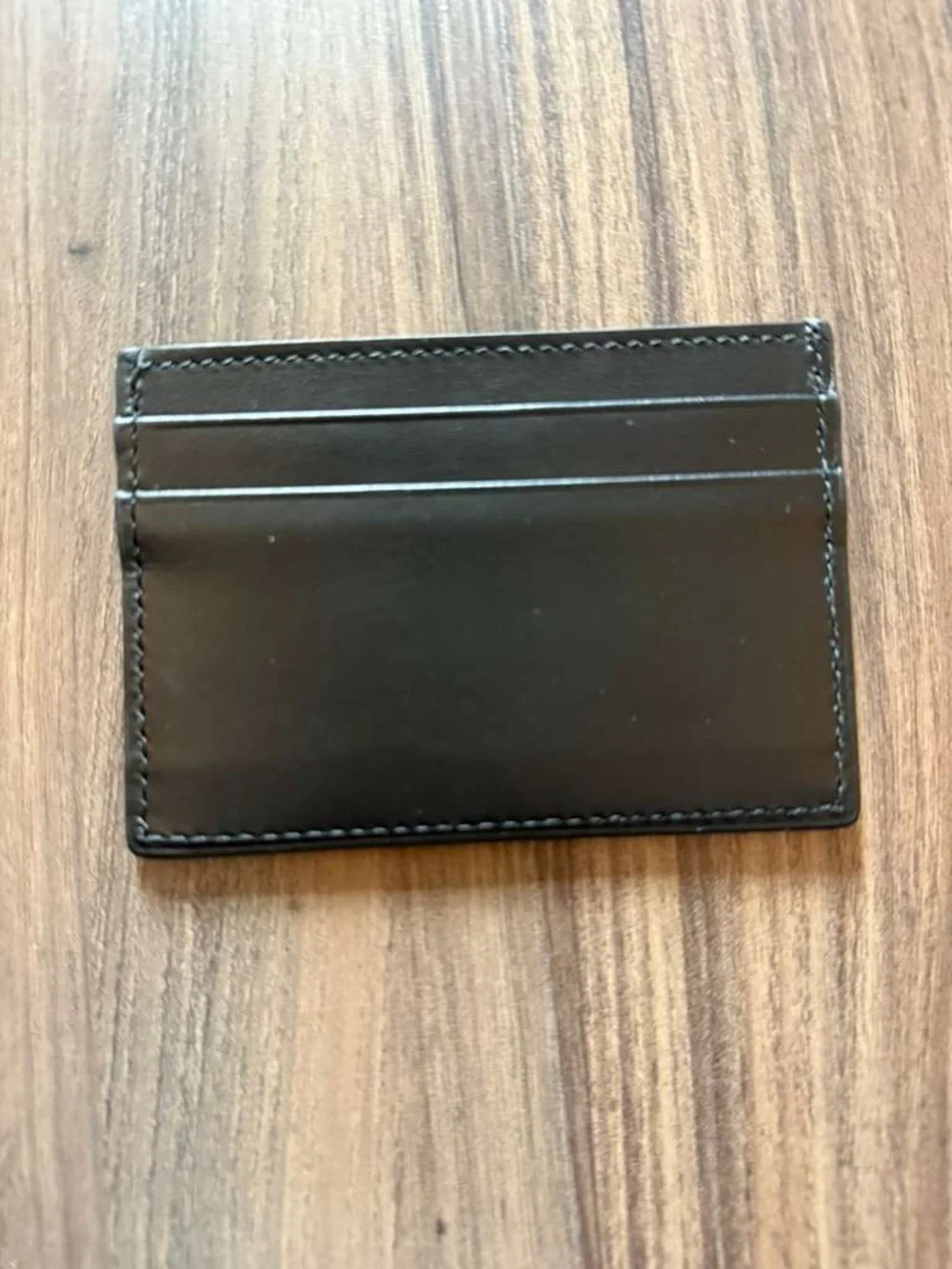 Gucci Black Leather Card Holder with Gold Logo Accent - Picture 2 of 3